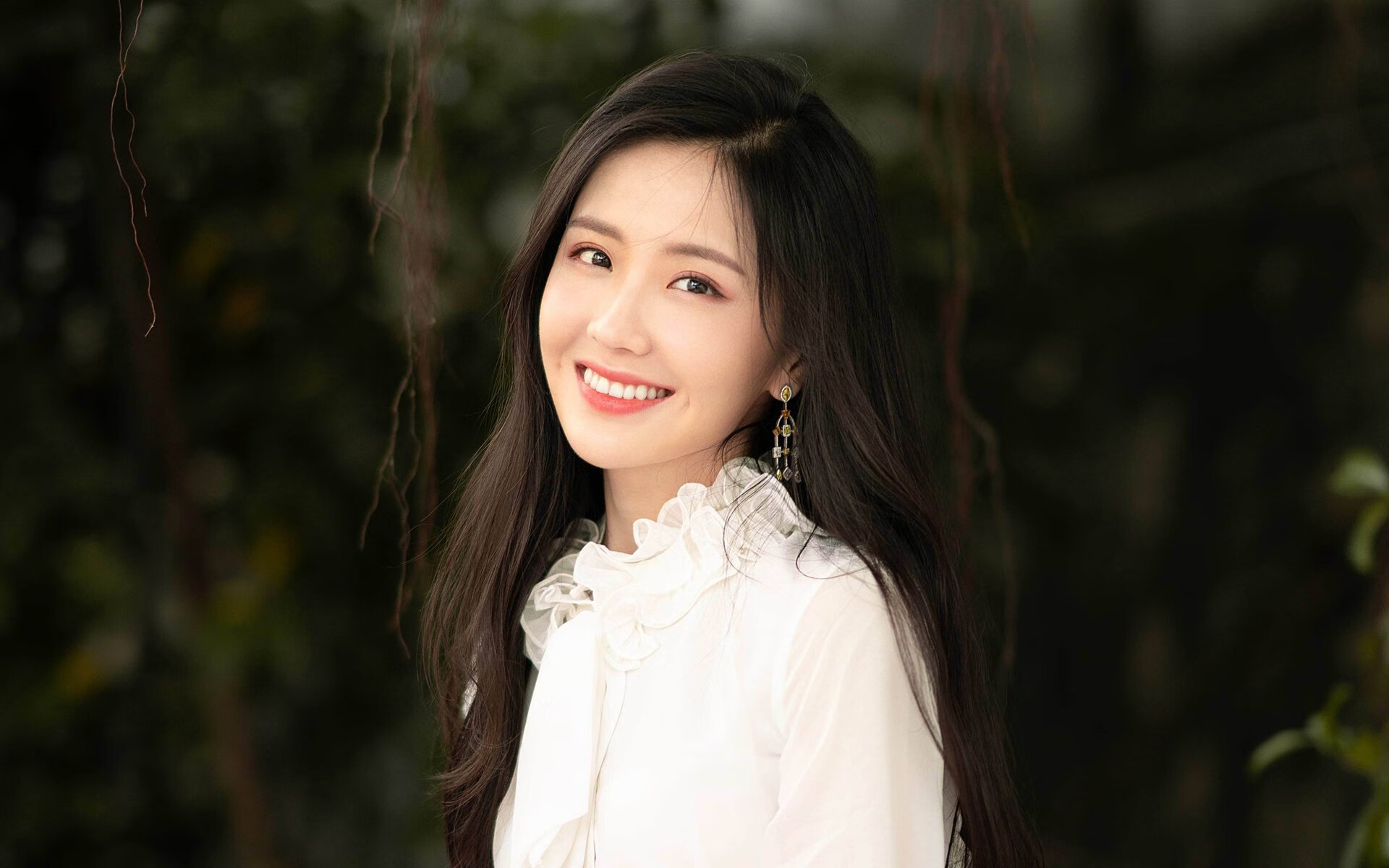 kaiyun体育app-贝尔纳代斯基连续上演帽子戏法，成为焦点人物，贝尔纳代斯基帅气